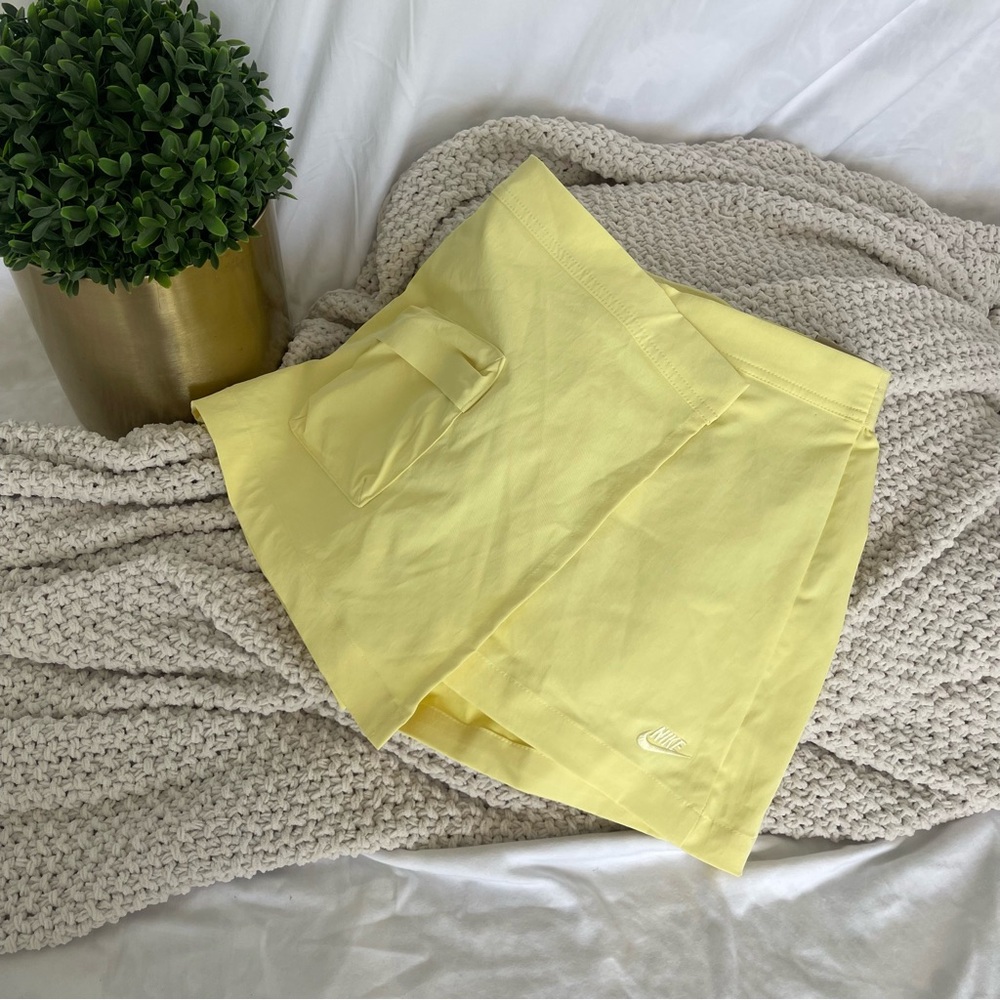 Nike Yellow Skorts Lightweight High-Waisted